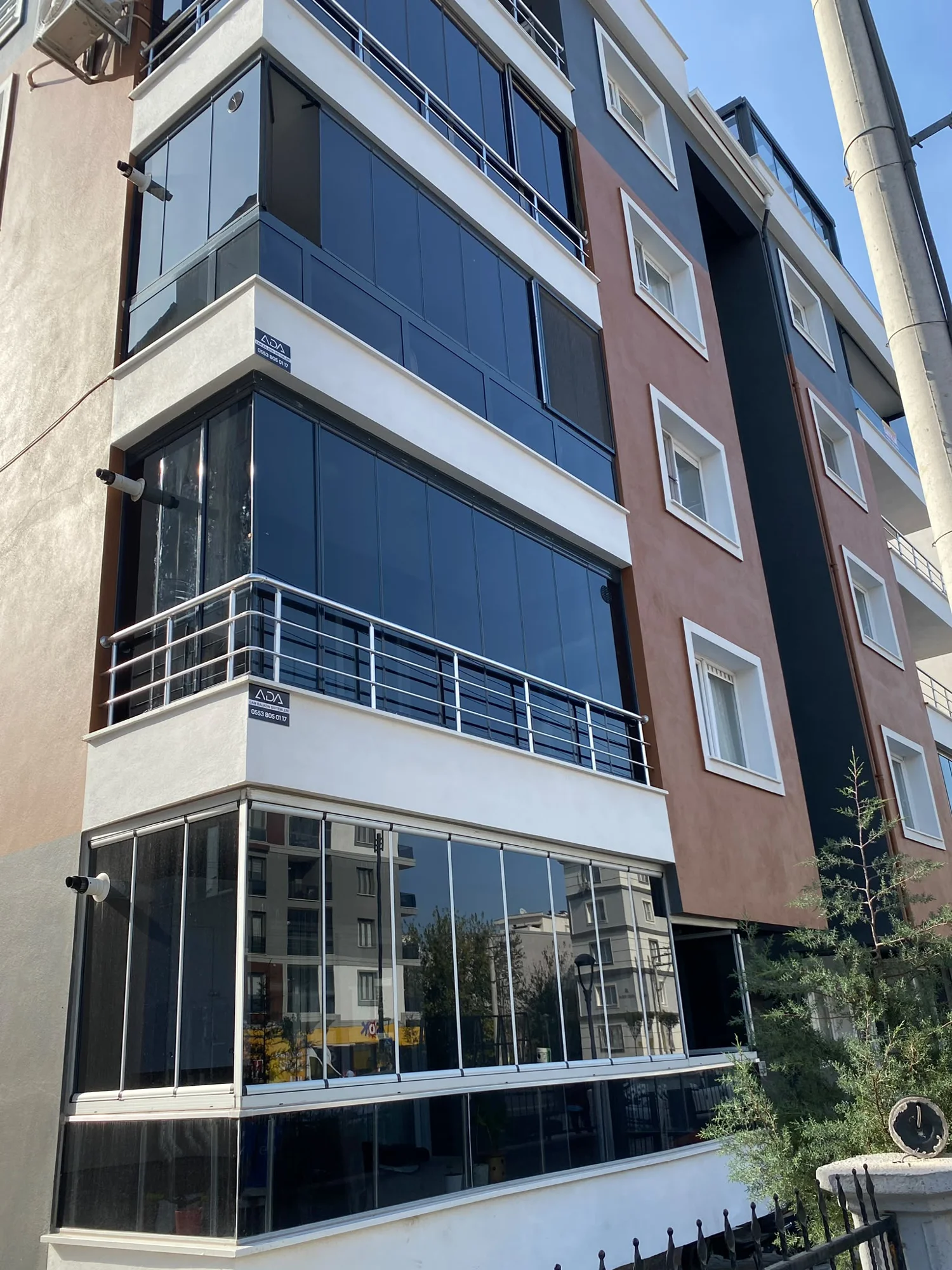 Akhisar cam balkon uygulaması – apartman cephesinde balkon kapatma – ADA Cam Balkon Sistemleri